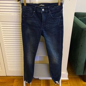 Express Womens jeans. Stretch +, Ankle Legging, Mid-rise. Size: 4S.